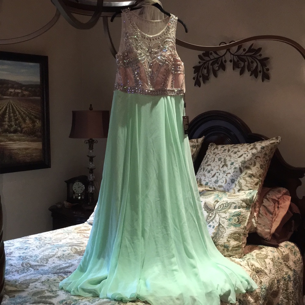 PROMGIRL Sequined Gown